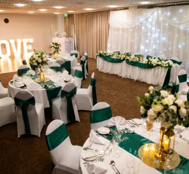 5 reasons why you should pick a weekday wedding