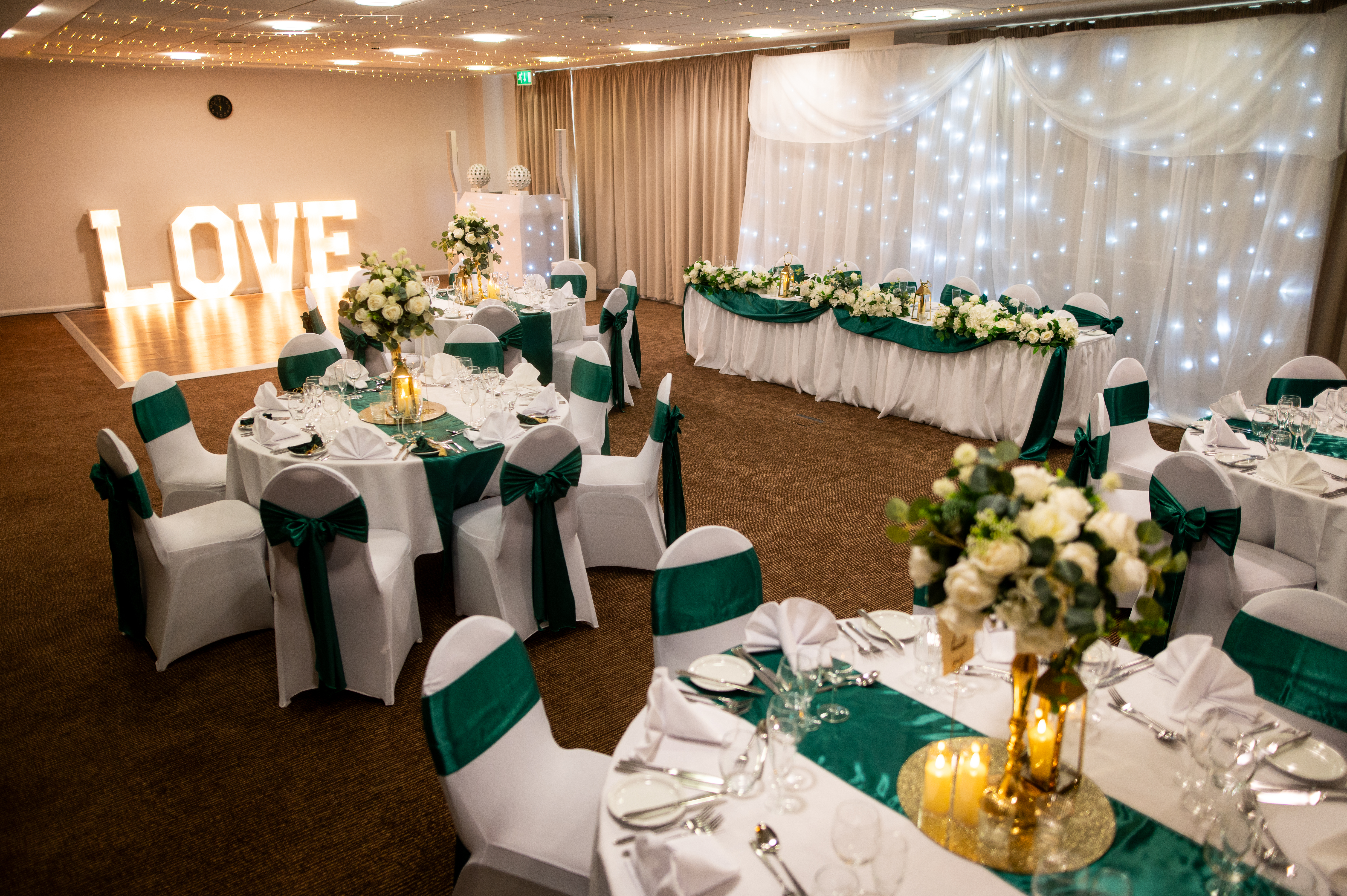 5 reasons why you should pick a weekday wedding